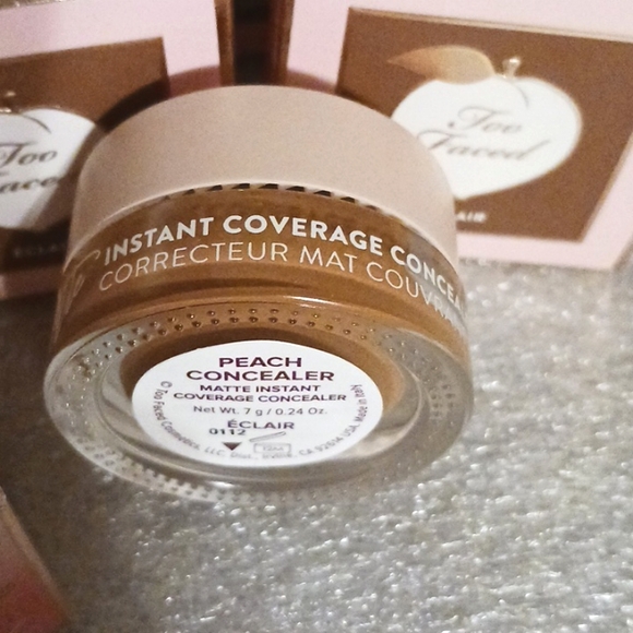 Too Faced Eclair peach Concealer NIB - Picture 6 of 6